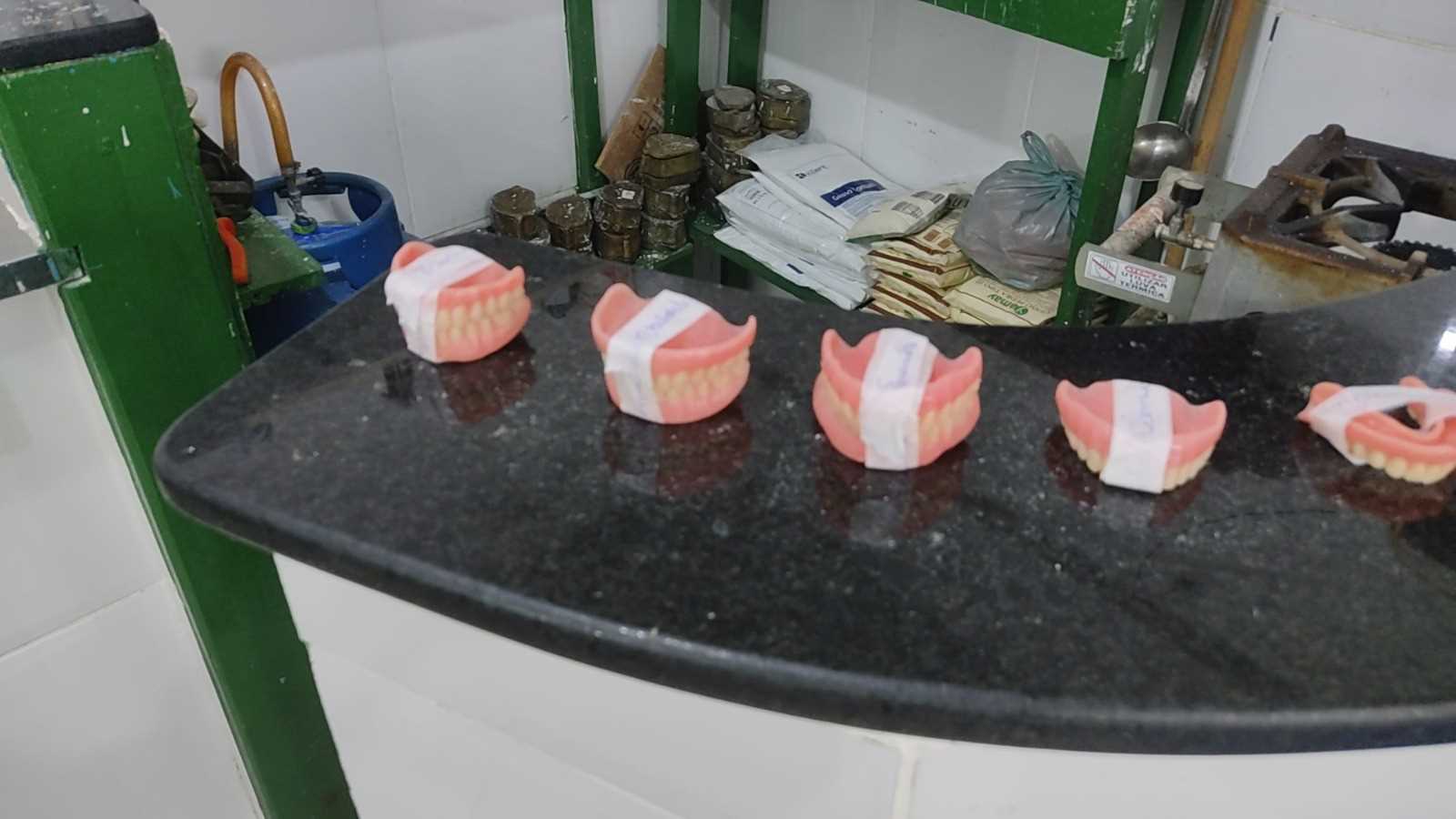 Camacã: Programa Sorria Camacã fornece gratuitamente mais de 50 próteses dentárias mensalmente para a população